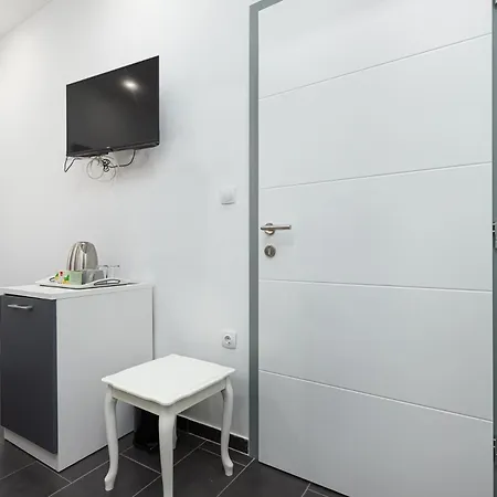 ゲストハウス And Flora ポレッチ