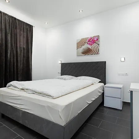 Pensjonat And Flora Poreč