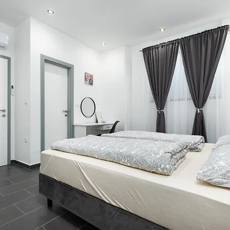 ゲストハウス And Flora ポレッチ