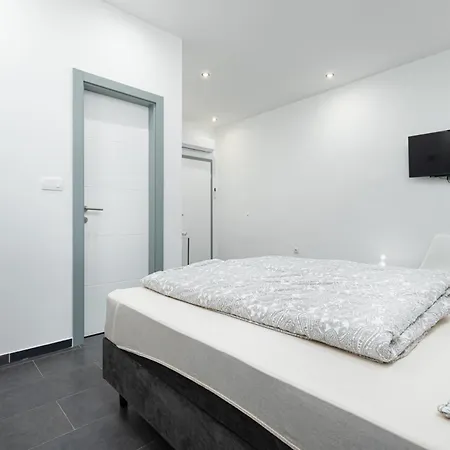 And Flora ゲストハウス ポレッチ