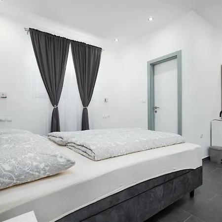 Pensjonat And Flora 3*