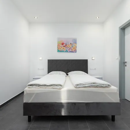 Pensjonat And Flora Poreč