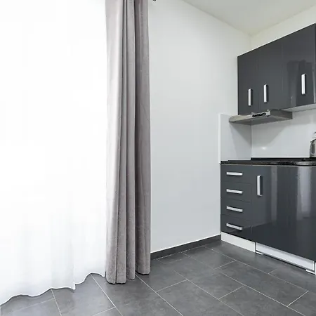 And Flora ポレッチ