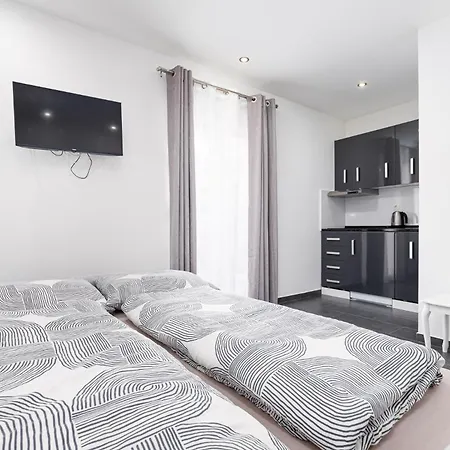 Pensjonat And Flora Poreč