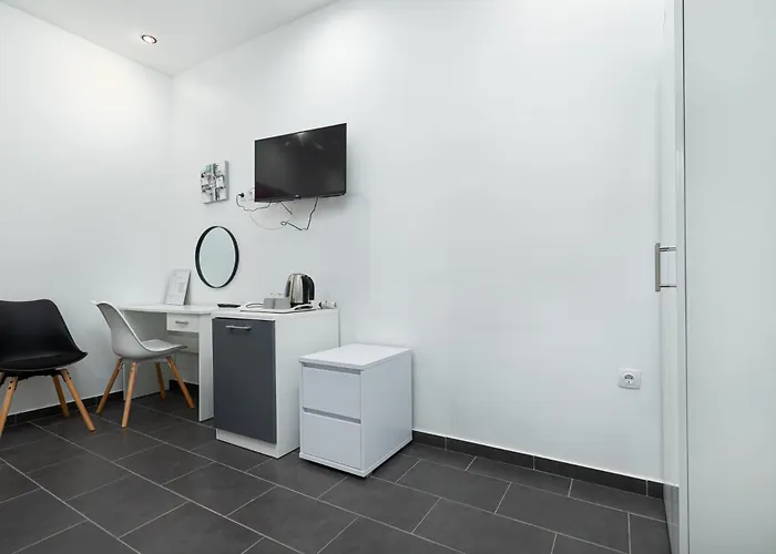 And Flora Guest house 3*