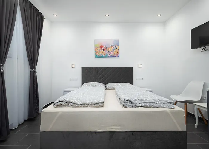 And Flora Guest house 3*