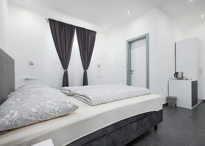 Guest house And Flora 3*