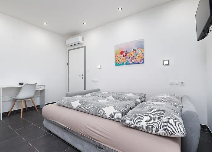 Guest house And Flora 3*