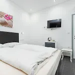 Guest house And Flora 3*