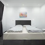 And Flora Guest house 3*