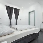 Guest house And Flora 3*