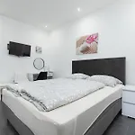 And Flora Guest house