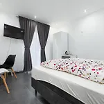 Guest house And Flora