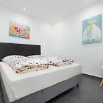 And Flora Guest house